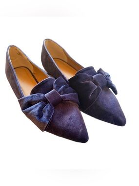 Like New ASOS DESIGN navy loafers with bow on toe top, clean bottoms! size 7